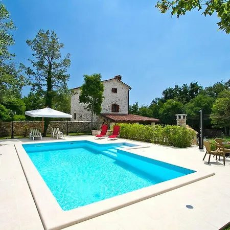 Stancija Bursic Holiday home *