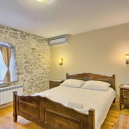 Holiday home Stancija Bursic